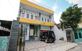 Reddoorz Plus Near Taman Sari